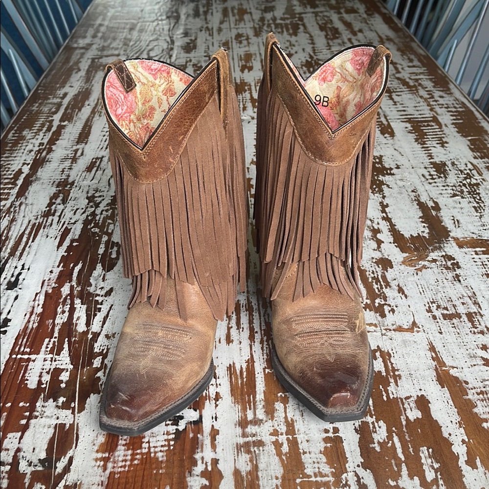 ❗️SOLD❗️Ariat Brown Ankle Boots with Western Stitching